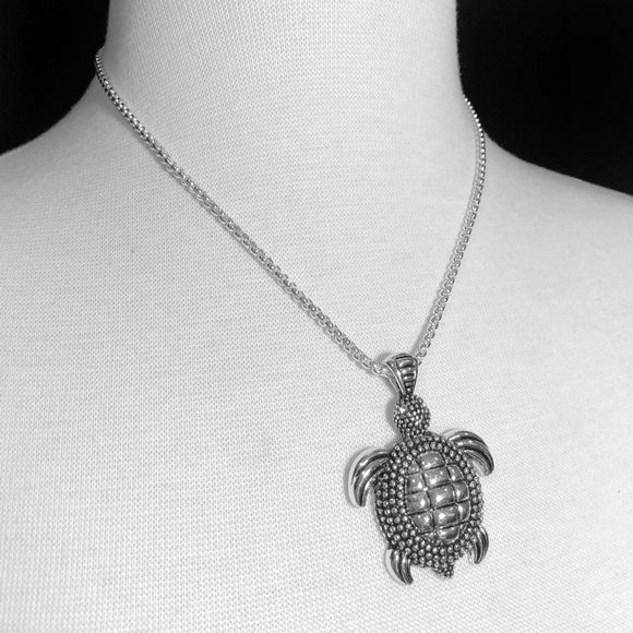 Sea Turtle Silver Pendant Necklace Earrings Set - Picture 2 of 3